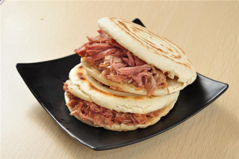 小二上饃肉夾饃