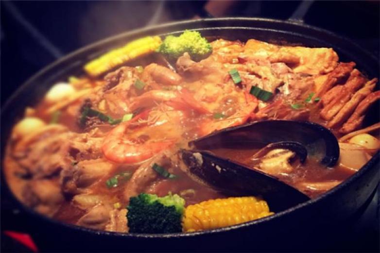 鍋影鐵鍋魚(yú)頭