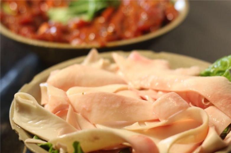 伴山城火鍋集市