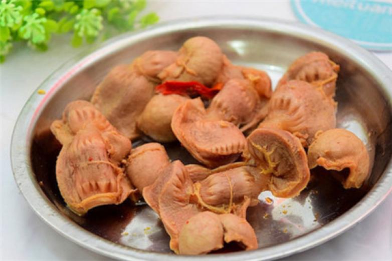 梁老三麻辣雞頭