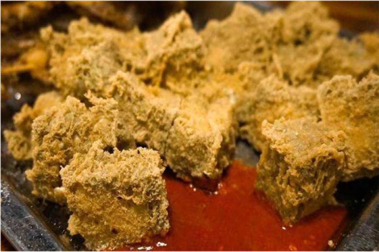 黑白府臭豆腐
