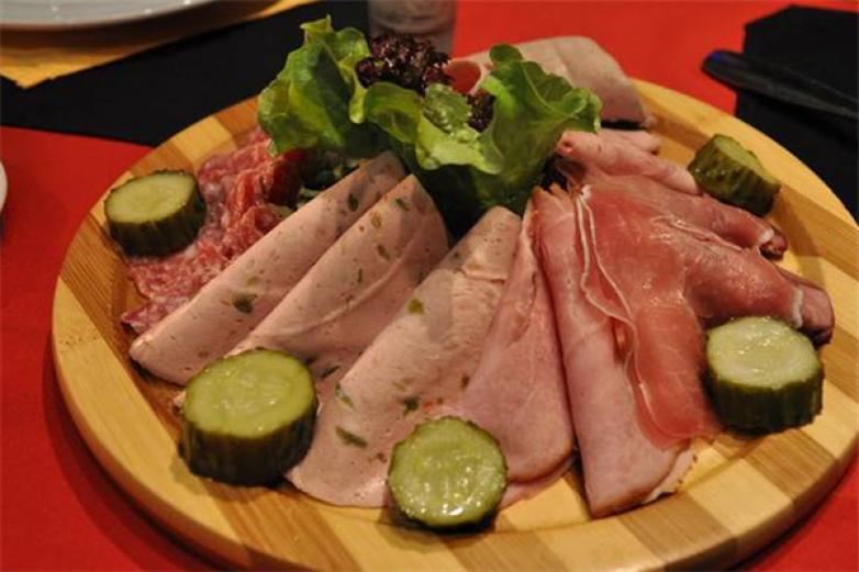 申德勒加油站西餐廳