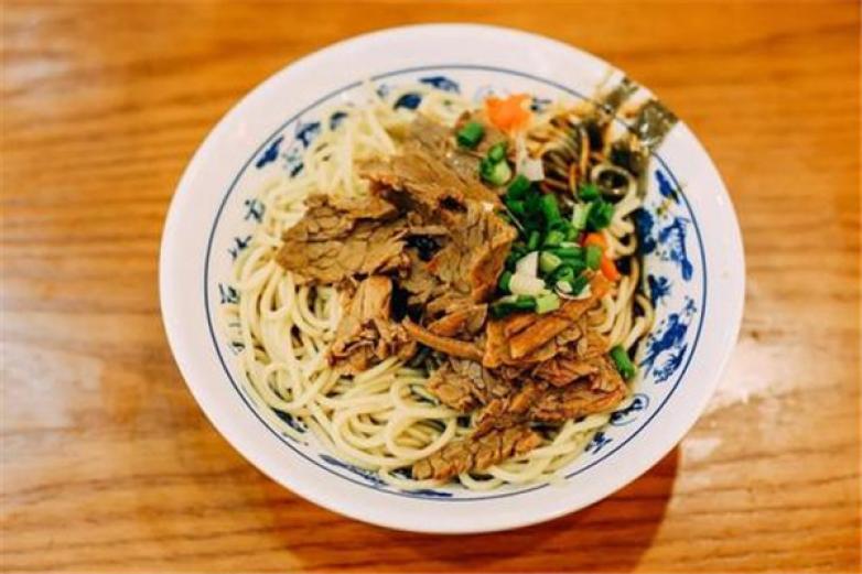 常青九村牛肉熱干面