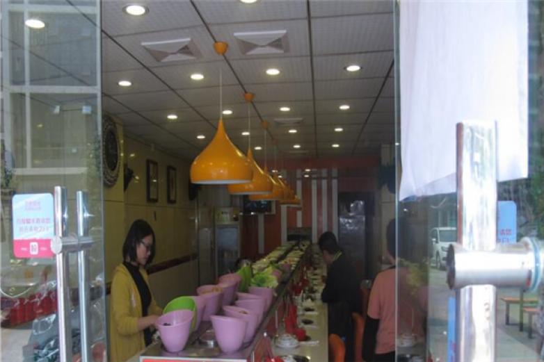 卡卡鍋旋轉(zhuǎn)小火鍋