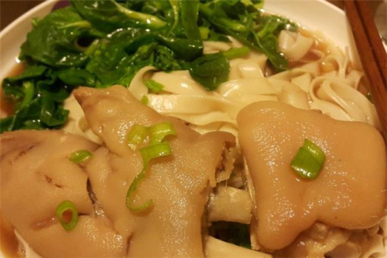 叁代家豬蹄拌面