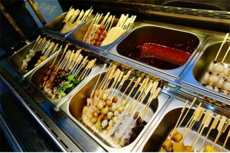 快樂(lè)貓?zhí)俳反?/></p><p>快樂(lè)貓?zhí)俳反放谱猿闪⒁詠?lái)，就由非常強(qiáng)大的專業(yè)隊(duì)伍組成，從產(chǎn)品的研發(fā)團(tuán)隊(duì)，到項(xiàng)目的運(yùn)營(yíng)團(tuán)隊(duì)，再到對(duì)于加盟業(yè)務(wù)的拓展以及加盟商的服務(wù)團(tuán)隊(duì)，都是非常健全的</p><p><p>健全的組織架構(gòu)，讓公司的各方面運(yùn)營(yíng)更加規(guī)范，更加合理，對(duì)于各項(xiàng)問(wèn)題也能夠及時(shí)解決，所以讓公司的運(yùn)轉(zhuǎn)流程更加順暢，也讓項(xiàng)目的發(fā)展更加健康有序</p></p><p><img src=