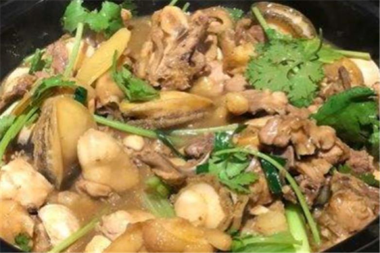 煲三國(guó)鮑汁雞飯