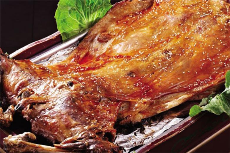 羊大隊(duì)烤全羊