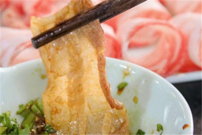 宇食天下湯烤噴泉火鍋