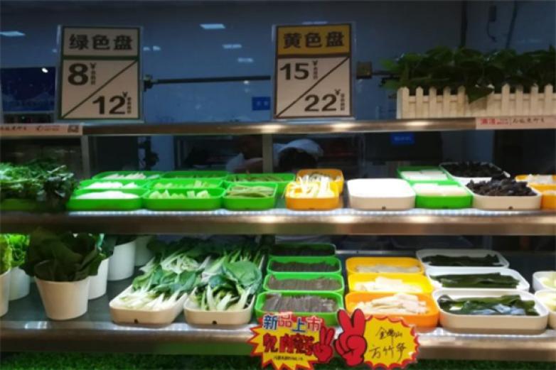 潤(rùn)百年量販?zhǔn)交疱?/></p><p>潤(rùn)百年量販?zhǔn)交疱伋性诟?jìng)爭(zhēng)激烈的餐飲市場(chǎng)憑借其獨(dú)特的經(jīng)營(yíng)理念和準(zhǔn)確的消費(fèi)者洞察，獲得了合格的業(yè)界口碑和眾多消費(fèi)者喜愛</p><p><p>以比較受消費(fèi)者追捧的潤(rùn)百年火鍋店為例，它是一家“量販?zhǔn)匠小笨鞎r(shí)尚概念火鍋店，秉承消費(fèi)者利益很大化的原則，出類拔萃的火鍋味道，細(xì)致入微的優(yōu)質(zhì)服務(wù)，