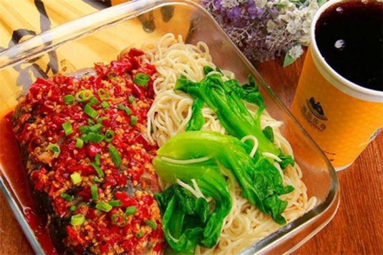 漁面?zhèn)髌?/></p><p>我國有著很多知名的快餐連鎖品牌，隨著行業(yè)不斷的發(fā)展進(jìn)步，越來越多特色化的快餐品牌受到人們的關(guān)注，漁面?zhèn)髌孀鳛橐粋€特色快餐品牌，在國內(nèi)的快餐行業(yè)有著出色的發(fā)展，憑借優(yōu)質(zhì)的產(chǎn)品制作和出色的口味搭配，受到了廣大消費(fèi)者的喜愛和推崇</p><p><p>漁面?zhèn)髌嬖趪鴥?nèi)有著五年的品牌發(fā)展歷史，經(jīng)過多年的品牌潛心發(fā)展，目前在國內(nèi)有著四百多家門店的建立，市場的發(fā)展規(guī)模巨大而且具有強(qiáng)大的品牌發(fā)展實力</p></p><p><img src=