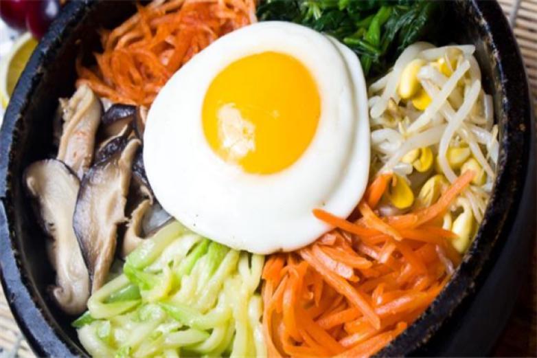 釜槿緣石鍋拌飯