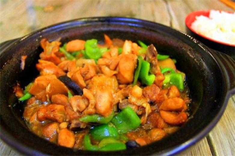 黃明宇黃燜雞米飯