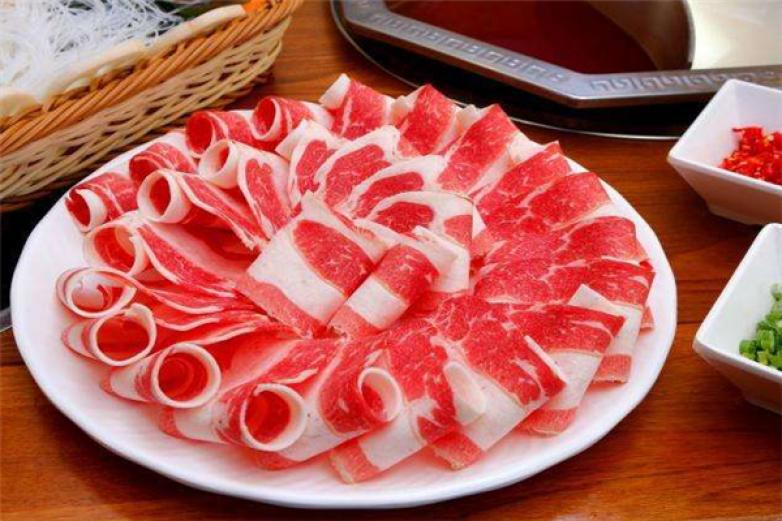 福成肥?；疱?/></p><p>作為一個(gè)火鍋行業(yè)當(dāng)中的優(yōu)質(zhì)品牌，福成肥?；疱佒饕且耘Ｈ庾鳛槭巢脑牧希髽I(yè)已經(jīng)形成了產(chǎn)業(yè)化經(jīng)營(yíng)優(yōu)勢(shì)，融合了肉牛養(yǎng)殖和奶牛養(yǎng)殖，能夠完成飼料加工、肉牛屠宰、食品加工白酒釀造等一系列產(chǎn)業(yè)流程</p><p><p>福成肥牛火鍋品牌顯然已經(jīng)成為了一個(gè)大型的綜合性現(xiàn)代經(jīng)營(yíng)企業(yè)，企業(yè)所生產(chǎn)銷售的牛肉產(chǎn)品已經(jīng)被農(nóng)業(yè)部認(rèn)定為無公害產(chǎn)品，也多次成為了麥當(dāng)勞和北京航空食品公司所特別指定的食品供應(yīng)商</p></p><p><img src=