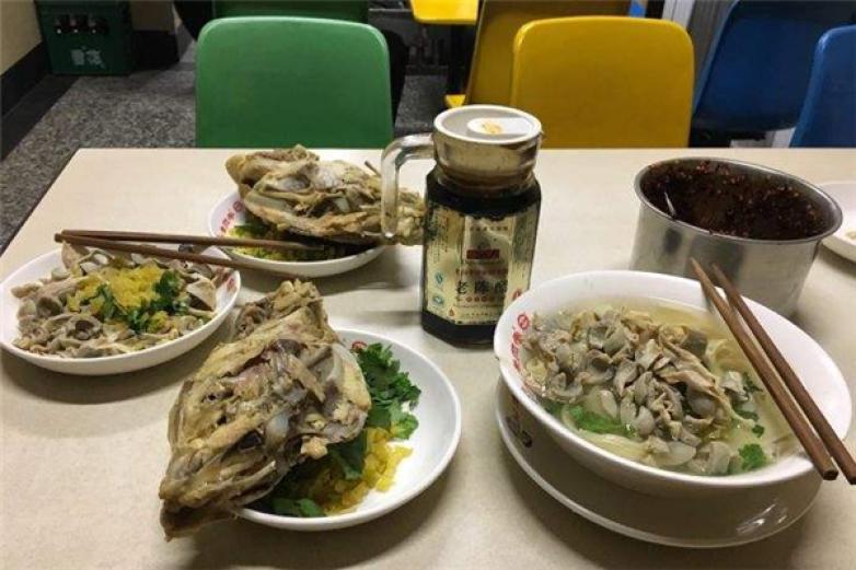 老四季抻面館