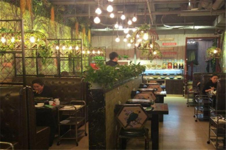 舒適小板凳烤魚(yú)