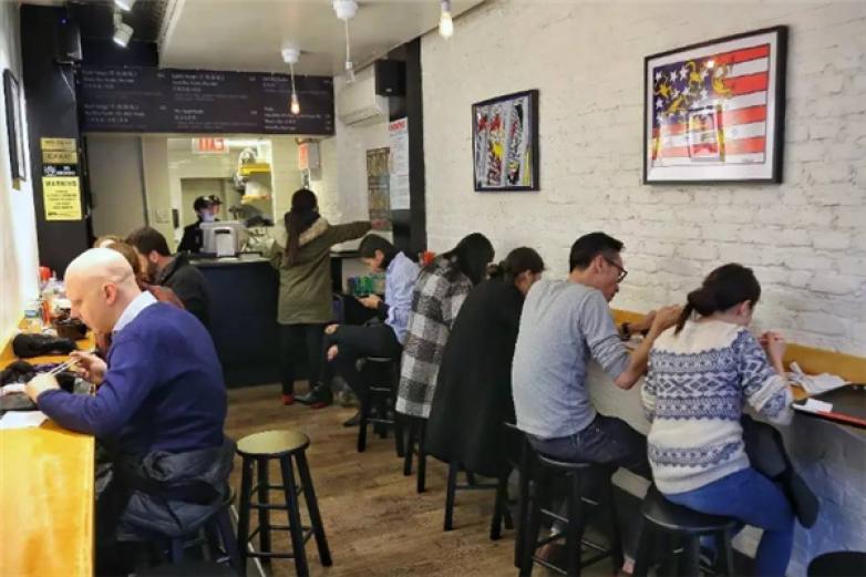 凌依滋佳酸菜魚(yú)米線