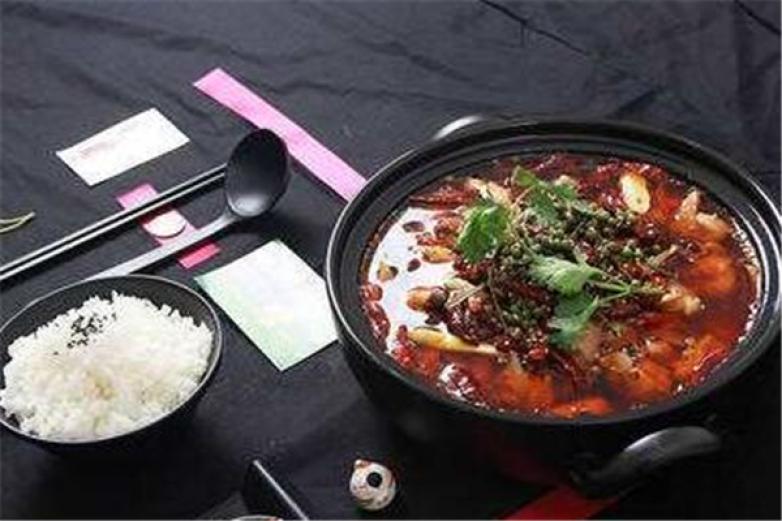 萌小艾酸菜魚(yú)米飯