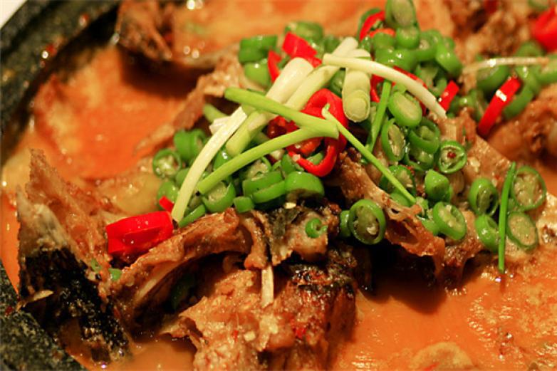 魚(yú)吉祥石鍋魚(yú)