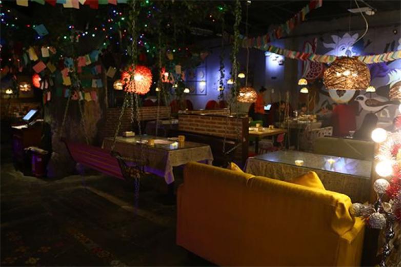 樹(shù)下主題餐廳