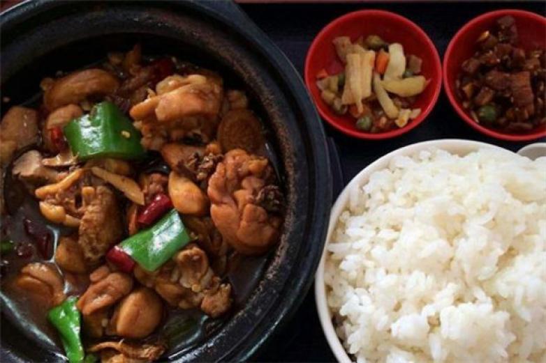 九匹狼黃燜雞米飯