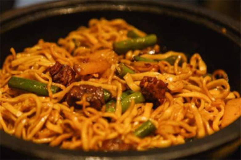 蒙土鄉(xiāng)鐵鍋燜面