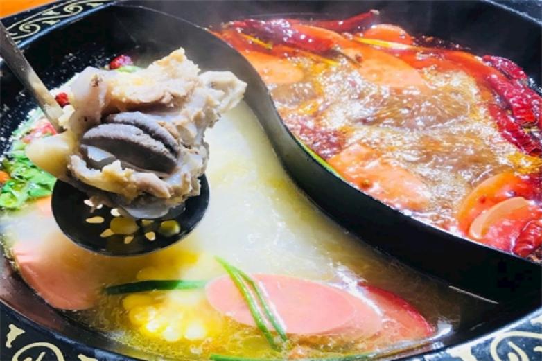 江胖子豬彎彎火鍋