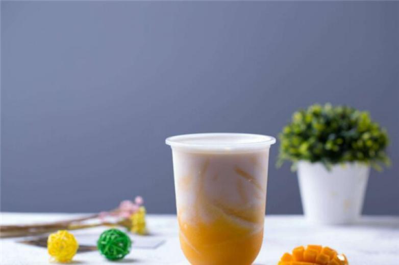 花貓?zhí)锬滩?/></p><p>花貓?zhí)锬滩枋俏靼驳囊患姨厣滩璧?，也是西安的網(wǎng)紅品牌，主打高顏值、高口味的奶茶，深受吃貨們的喜歡，特別是妹子們的喜愛(ài)，花貓?zhí)锬滩璧哪滩杩谖妒欠浅?yōu)質(zhì)的，而且店內(nèi)還能看到很多的貓，是很消費(fèi)者非常喜歡的品牌，同時(shí)也是創(chuàng)業(yè)加盟商非常青睞的品牌</p><p><p>花貓?zhí)锬滩柙谑袌?chǎng)上有著上百家加盟店，西安花貓?zhí)锊惋嫻芾碛邢薰局鞔虻乃滩韬蜔刹萆钍艹载泜兊那嗖A，同時(shí)花貓?zhí)锬滩枰彩且患疑阄毒闳钠放?，深受男女老少的喜?ài)，同時(shí)花貓?zhí)锬滩杩偛恳彩欠浅Ｓ袑?shí)力的，能夠給加盟商帶來(lái)支持，是非常有實(shí)力的加盟項(xiàng)目</p></p><p><img src=