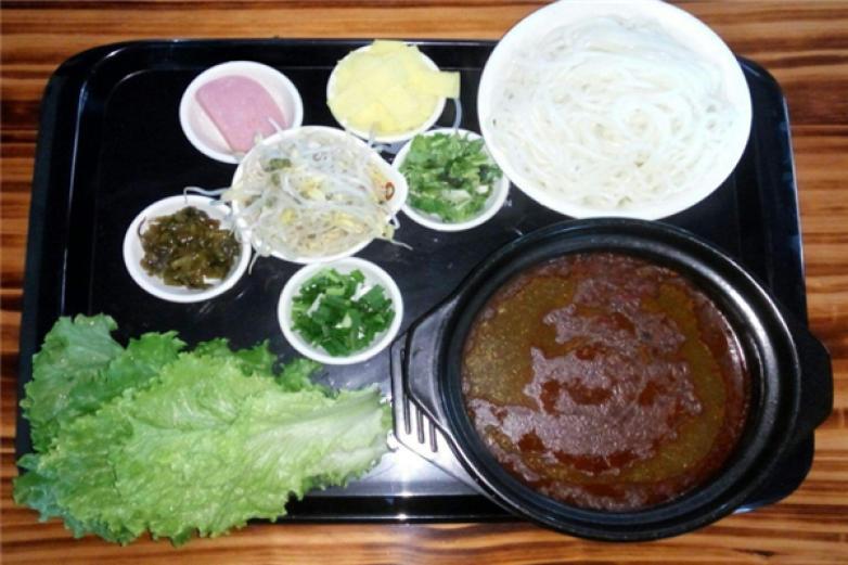 鄒記云南過橋米線