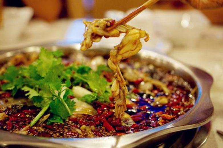 一花一葉美蛙魚(yú)頭老火鍋