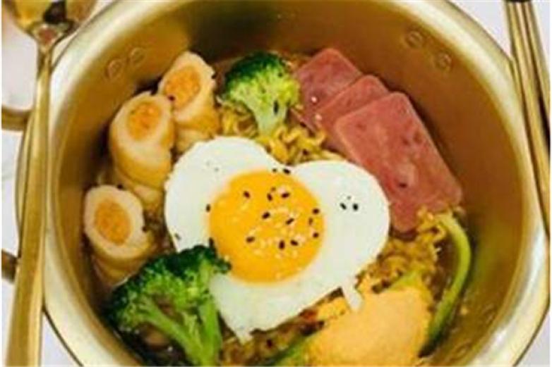 泡面煮播泡面小食堂