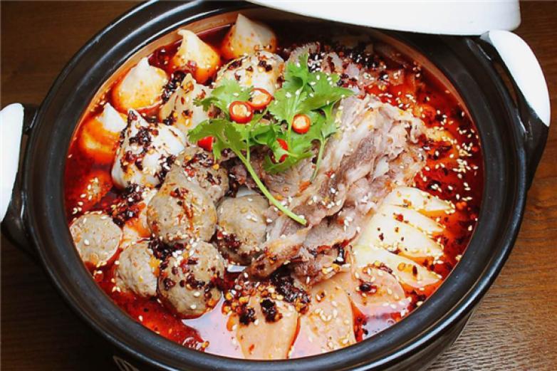 香鍋里辣酸菜魚(yú)