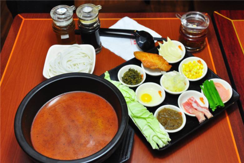 雷鼓巷過(guò)橋米線