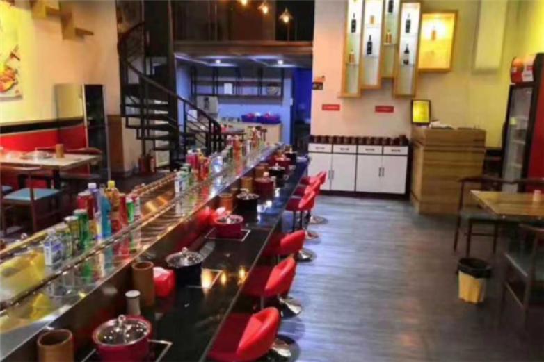 簽堂主旋轉(zhuǎn)小火鍋