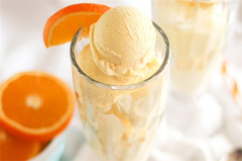 胖思思冰淇淋奶茶