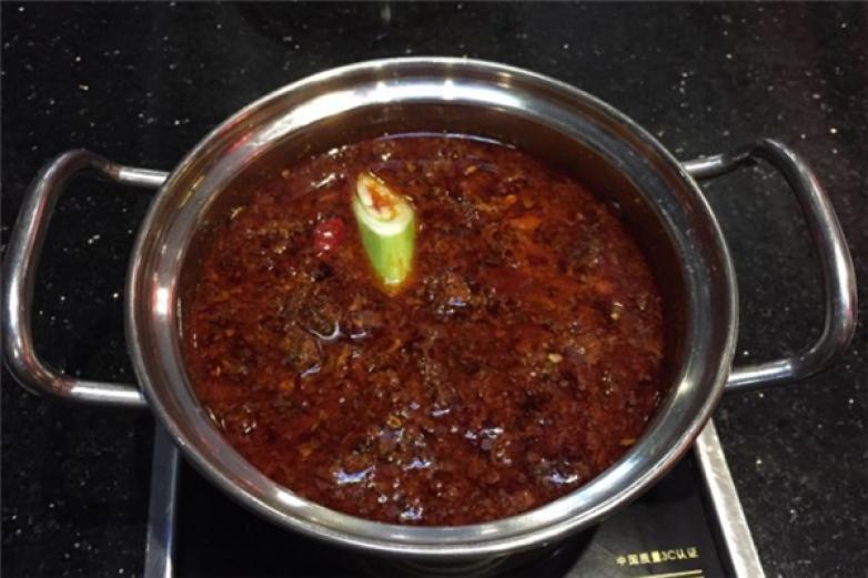 陳二毛肥?；疱?/></p><p>因此，不少加盟者都更愿意選擇一個新穎的、特色的加盟品牌</p><p><p>那么什么品牌更富創(chuàng)意、更能吸引消費者的目光呢？陳二毛肥牛火鍋就是一個非常好的創(chuàng)業(yè)選擇</p></p><p><img src=