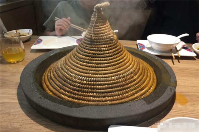 哈尼石鍋魚(yú)火鍋