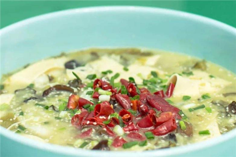 魚排隊(duì)酸菜小魚