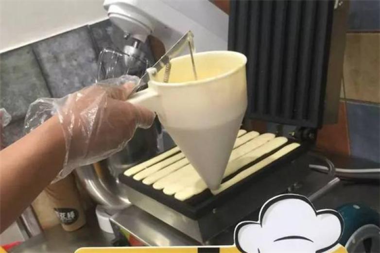 ?；ò舾凼教鹌?/></p><p>公司主要產(chǎn)品有松枝記、?；ò?、棗子坊、港式蒸蛋糕、黃金手撕面包、香酥板栗餅系列、憶江南金絲肉松餅系列、綠豆酥系列、黑米糕系列、豆腐蛋糕系列、冷飲等二十幾個系列</p><p>耍花棒港式甜品品牌特色耍花棒是一種用料考研，外酥里嫩，幼滑軟香的一款地道小吃，它使用雞蛋、面粉調和而成的中間為松軟狀，不油膩，顏色金黃，冷熱皆宜，營養(yǎng)豐富，加上冰淇淋球，澆上巧克力汁，或佐以豐富多樣的特色輔料，烘焙的鮮香，冰激凌的幼滑，還有巧克力的香濃，吃在嘴里感覺非常奇妙</p><p>是一款讓廣大消費者愛不釋手的美味新寵</p><p>一份誠意、一份很好用心產(chǎn)品，耍花棒港式甜品不是那種追求包裝噱頭，虛浮夸飾流行的品牌，不斷創(chuàng)立追求很好，為家人朋友和伙伴們提供品嘗真、誠、意美食的所在</p><p>希望將安心很好的美食帶給很愛的家人，也讓每一個品嘗到甜蔻甜品的人們，都能感受到產(chǎn)品的用心，從中獲得生活中甜美的幸福</p><p>?；ò舾凼教鹌芳用耸袌龇治鏊；ò衾锏陌俜N不同口味，成為80 90后青睞的對象，很多加盟者加盟這個項目之后都很輕松的賺到了錢</p><p>?；ò舨粌H顏值高，味道美</p><p>加盟后?；ò艨偛刻嘏身椖款檰枌T進行一對一的培訓指導</p><p>從店面選址帶裝修設計，廚具設備到產(chǎn)品組合</p><p>從產(chǎn)品培訓到產(chǎn)品更新;從營銷策劃到廣告推廣，以及售后服務，均給予指導</p><p>找甜品加盟店到濟南千味美總部</p><p>一個好的品牌是成功的一半</p><p>?；ò籼鹌芳用丝偛?，憑著多年連鎖加盟積累下的豐富經(jīng)驗</p><p>在為廣大食客們帶來了港式甜品的特色小吃的同時，也讓那些想要創(chuàng)業(yè)的人們帶來了致富的好項目</p><p>?；ò舨粩鄤?chuàng)立，不斷打破行業(yè)發(fā)展的壁壘</p><p>而這也才是實力品牌的正真風采</p><p>憑借多年的市場經(jīng)驗和營銷策略，重新定位，以行動，入駐大陸市場，樹立港式品牌和推廣特色飲食為發(fā)展方向，倡導健康、美味、快樂，讓成為一種生活時尚，一種美味享受，一種快樂心情!</p>
                </div>
                <div   id=