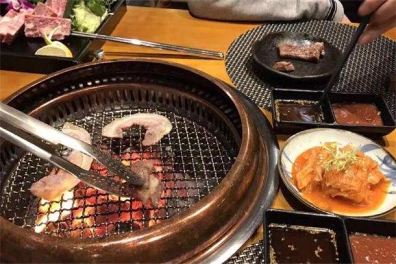 赤舌炭火燒肉酒場