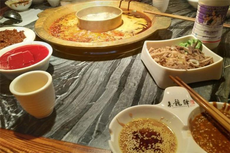 來(lái)龍?bào)A鮮切毛肚火鍋