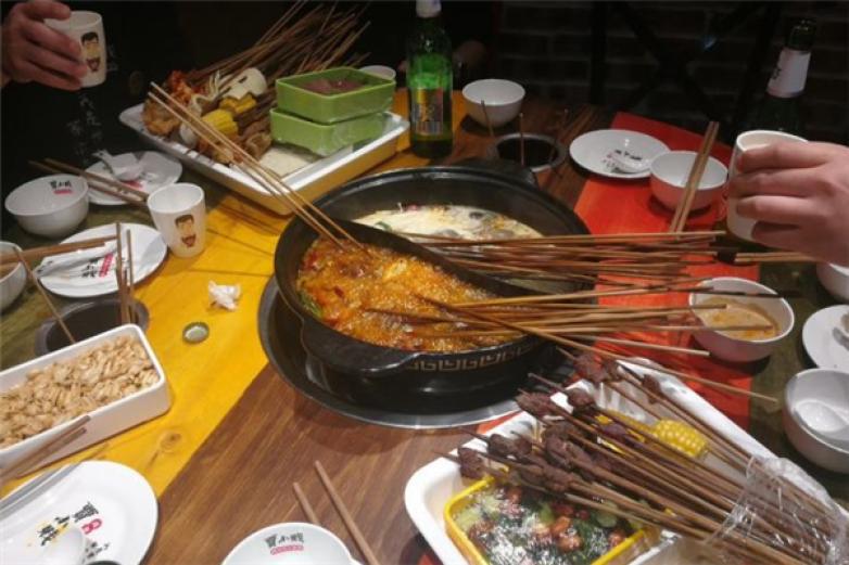 賈小賤成都筒子串串