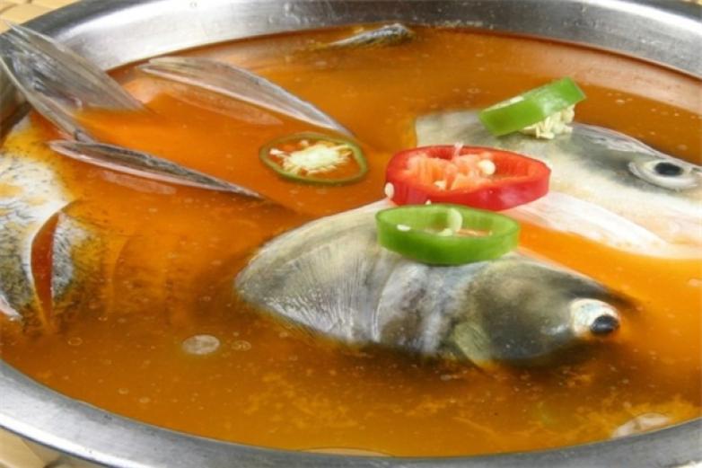 譚英雄魚頭火鍋