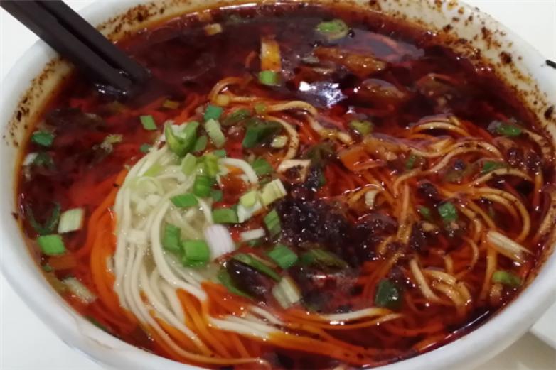 炎黃金大碗牛肉面