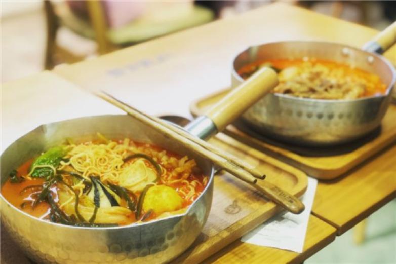 請三蔬雞湯麻辣燙