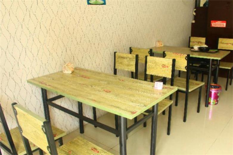 燜天下黃燜雞米飯