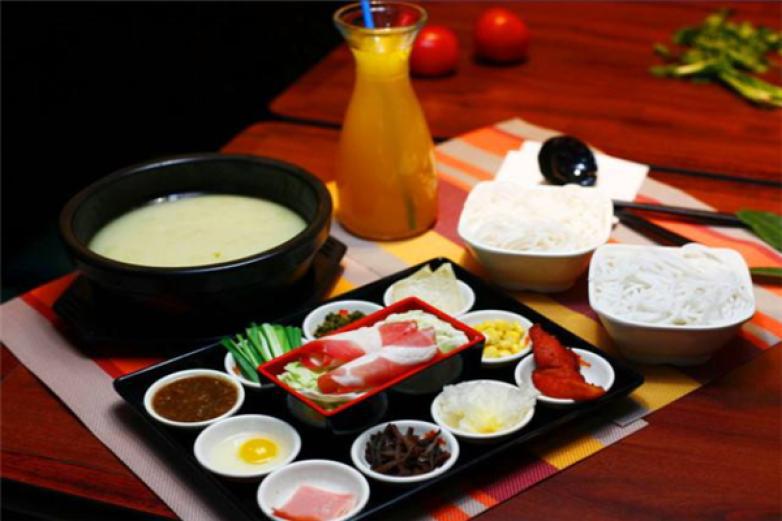 罐罐燒云南過(guò)橋米線