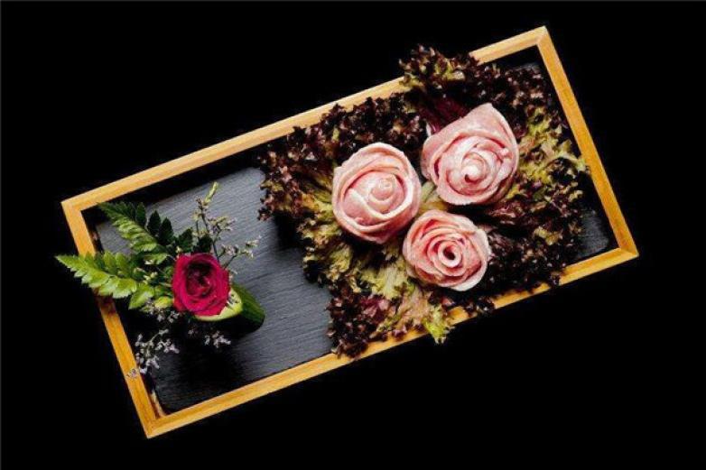 藍(lán)波斯菊鮮湯火鍋