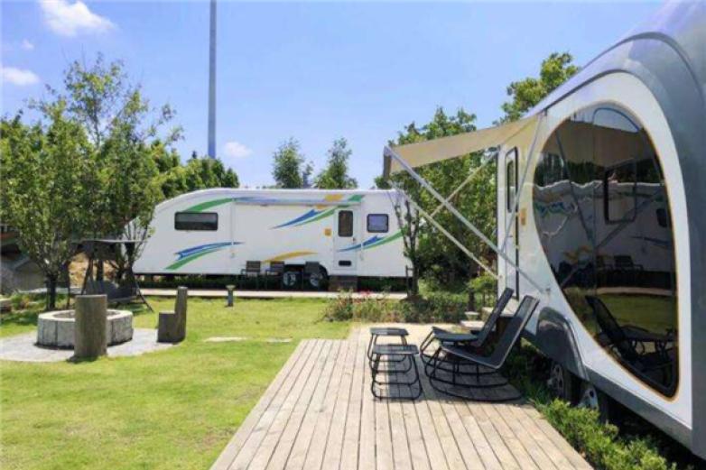 芳草青青房車營地