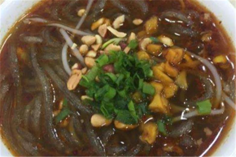 ?？退崂狈?/></p><p>福客酸辣粉以其價(jià)廉物美口味獨(dú)特的優(yōu)勢(shì)在全國(guó)各大城市銷售異常不錯(cuò)，味以突出酸辣為主而得名，成為大街小巷的一種特色小吃</p><p>?？退崂狈圻m合年輕人創(chuàng)業(yè)初期的經(jīng)營(yíng)，配料在本地即可購(gòu)買，也無(wú)需專業(yè)的設(shè)備</p><p>福客酸辣粉，操作簡(jiǎn)單方便、干凈衛(wèi)生，無(wú)油、無(wú)明火，是真正的小本加盟、豐厚、低生意，抓住巨大的市場(chǎng)商機(jī)和發(fā)展空間，輕松創(chuàng)業(yè)！?？退崂狈燮放破煜碌漠a(chǎn)品特色或者說(shuō)是口味都是各不相同，它之所以能夠受到人們的喜愛是因?yàn)樗崂狈劭谖堵槔彼崴?，而且可素可葷，不但為菜肴大添風(fēng)采，還能養(yǎng)血駐顏，祛病延年</p><p>在國(guó)內(nèi)大小城市，鄉(xiāng)鎮(zhèn)的大街小巷，都可看見?？退崂狈奂用说甑纳獠诲e(cuò)場(chǎng)景</p><p>?？退崂狈?，實(shí)力雄厚，專業(yè)品牌，不斷創(chuàng)立，打造的小吃是備受大家關(guān)注的</p><p>美味時(shí)尚的酸辣粉，為人們帶來(lái)難忘的特色小吃，成為餐飲行業(yè)一道亮麗的風(fēng)景線</p><p>?？退崂狈奂用耸袌?chǎng)不錯(cuò)，現(xiàn)在加盟，輕松致富</p><p>酸辣粉一直以來(lái)都是加盟小，市場(chǎng)前景好的美食，也備受廣大消費(fèi)者喜愛和追捧</p><p>?？退崂狈劬褪沁@樣一家有特色的品牌項(xiàng)目，非常值得創(chuàng)業(yè)者信賴，而且加盟以后在總部的扶持之下，創(chuàng)業(yè)者可以快速的在市場(chǎng)上經(jīng)營(yíng)起來(lái)，只需要幾萬(wàn)元的資金，就是一家深受廣大消費(fèi)者青睞的品牌項(xiàng)目，值得創(chuàng)業(yè)者選擇</p><p></p>
                </div>
                <div   id=